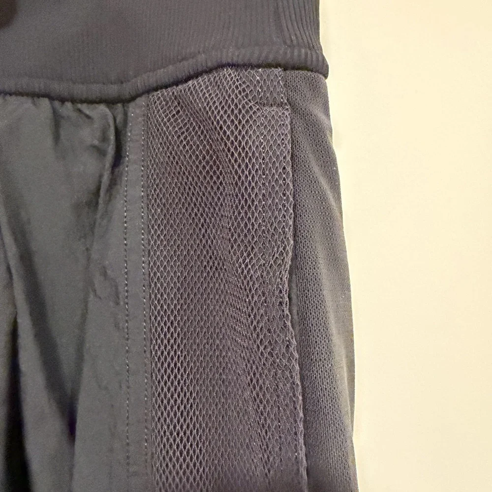 💜lululemon athletica Black Flare Pants 💜 - Picture 6 of 12